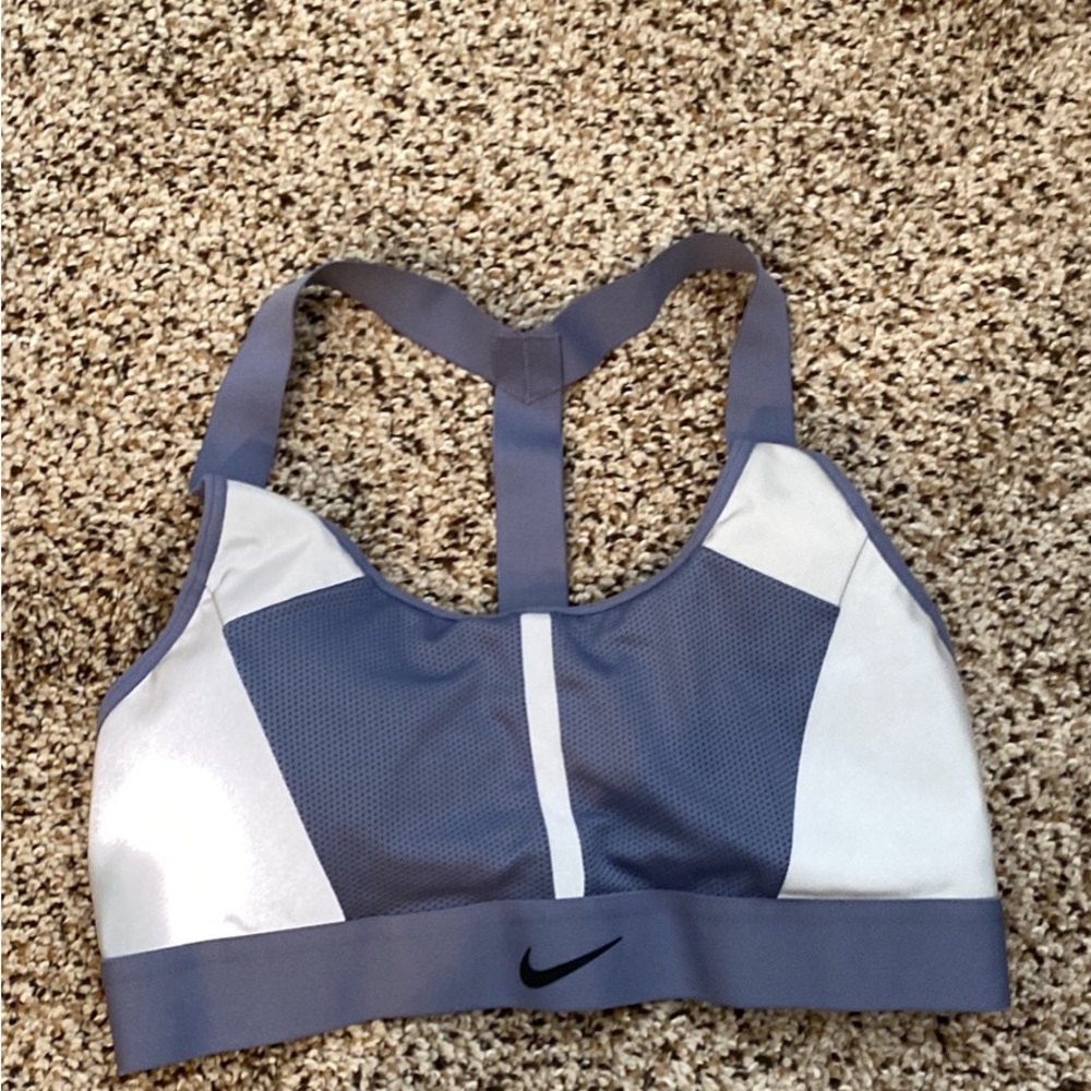 NWOT Nike sports bra